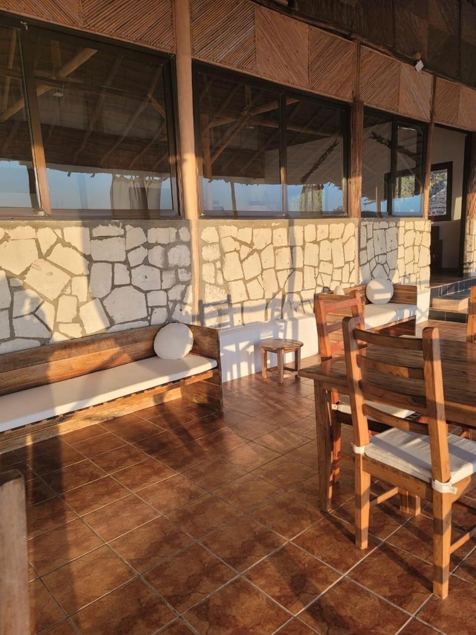 Shangri-La Lodge Ambatomilo 外观 照片